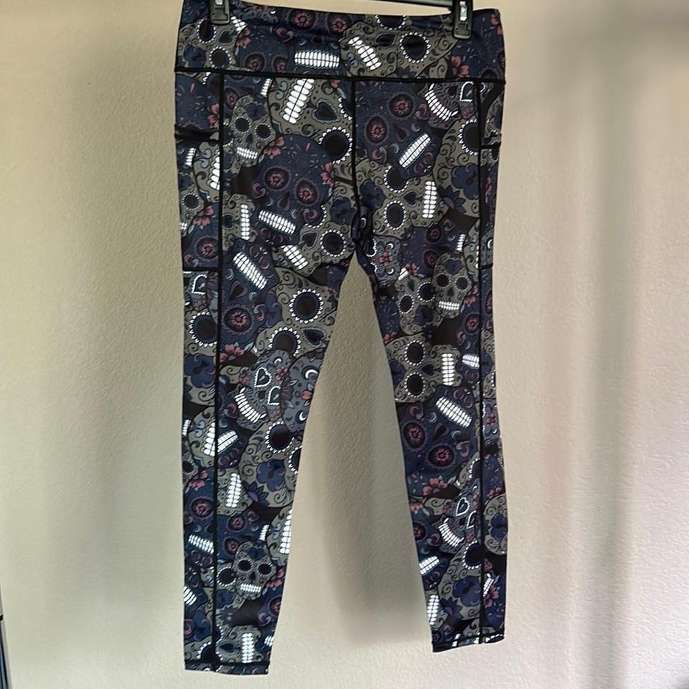 Constantly Varied Hear skull leggings. Size is XXL.